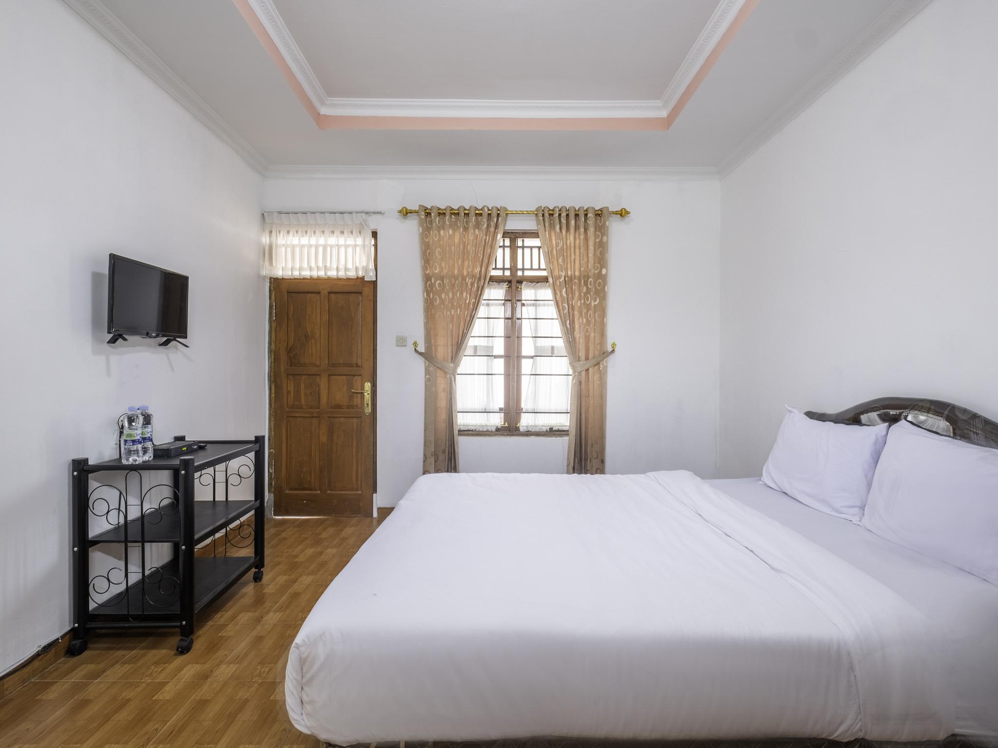 Capital O 1541 Puri Cikole Asri Hotell Lembang Eksteriør bilde