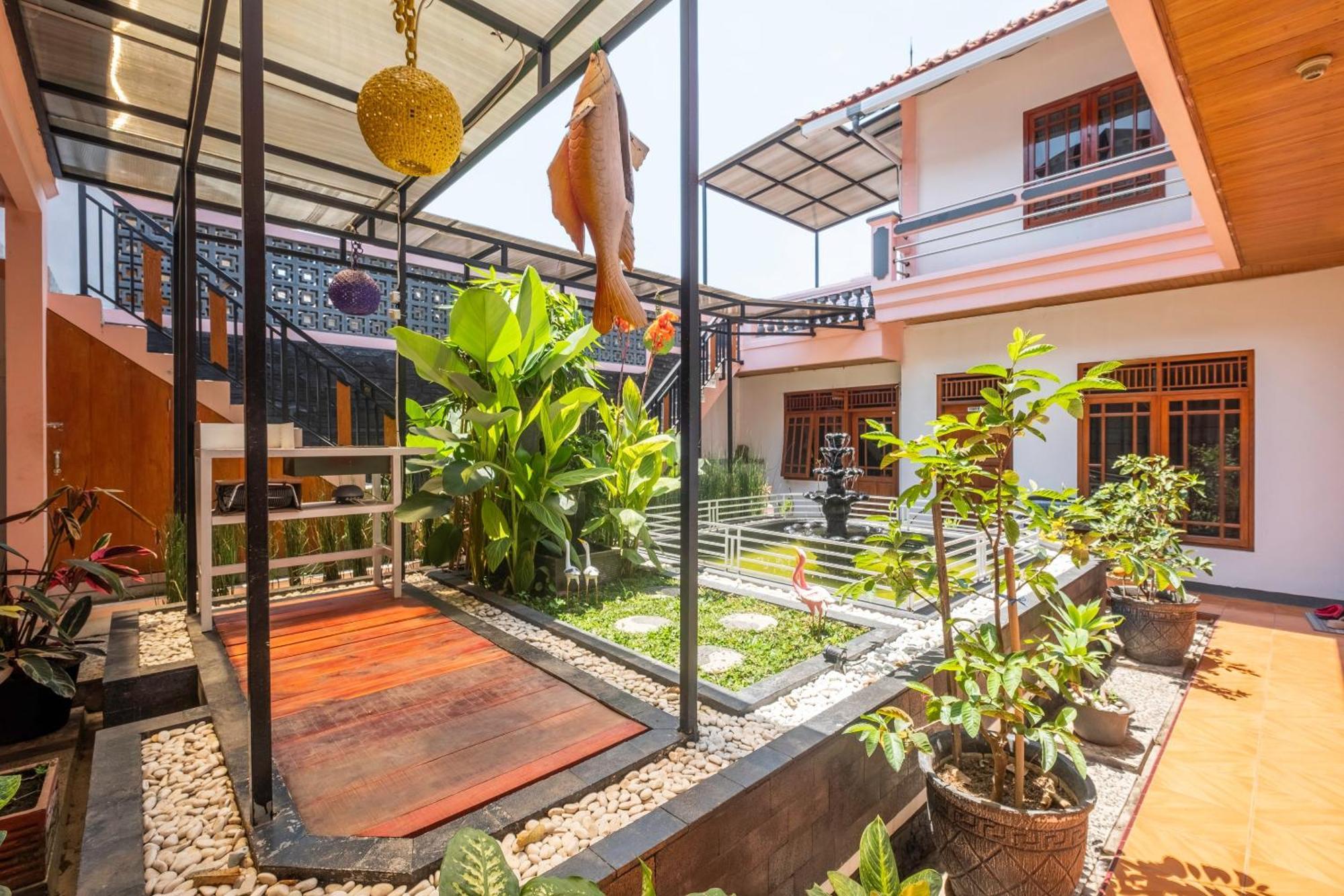 Capital O 1541 Puri Cikole Asri Hotell Lembang Eksteriør bilde